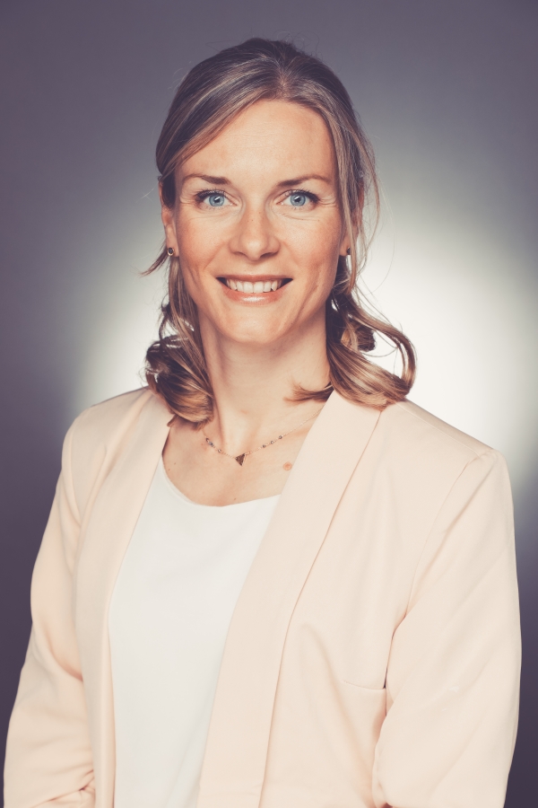 Frau Dr. F. Noffke